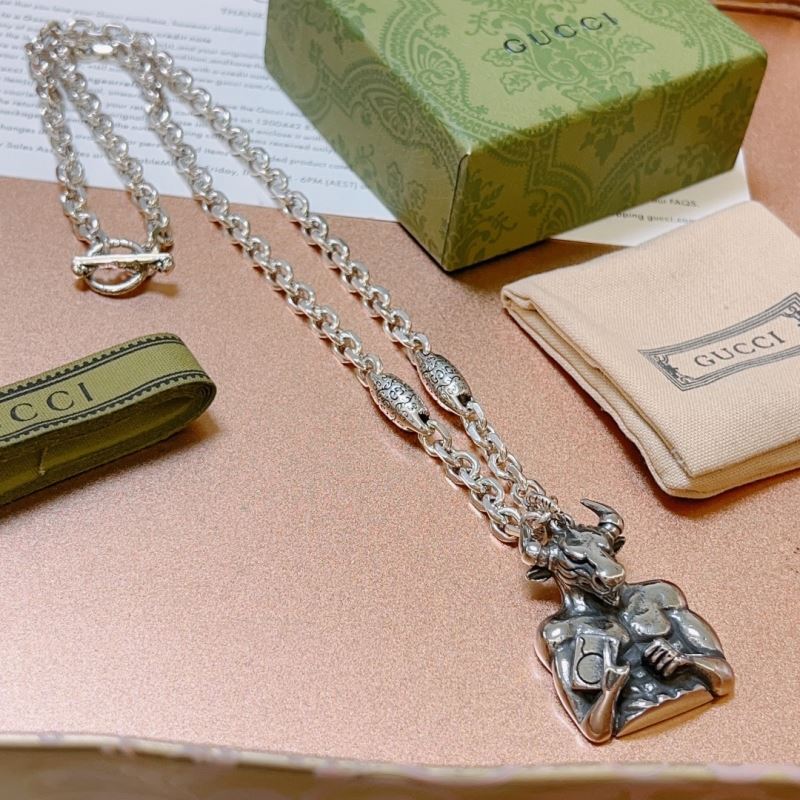 G*u*i necklaces
